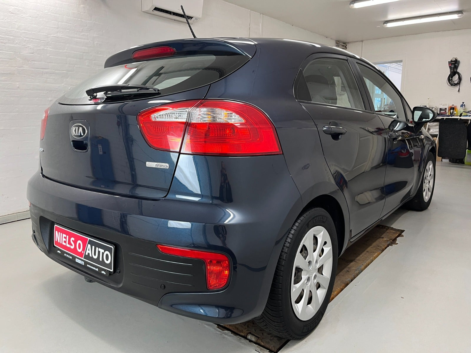 Blå Kia Rio fra 2016