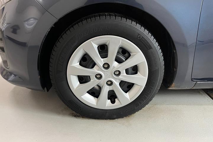 Blå Kia Rio fra 2016