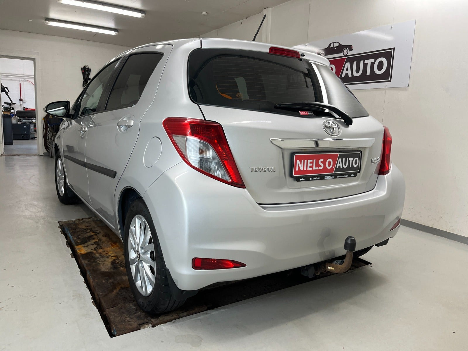 Sølv Toyota Yaris fra 2012