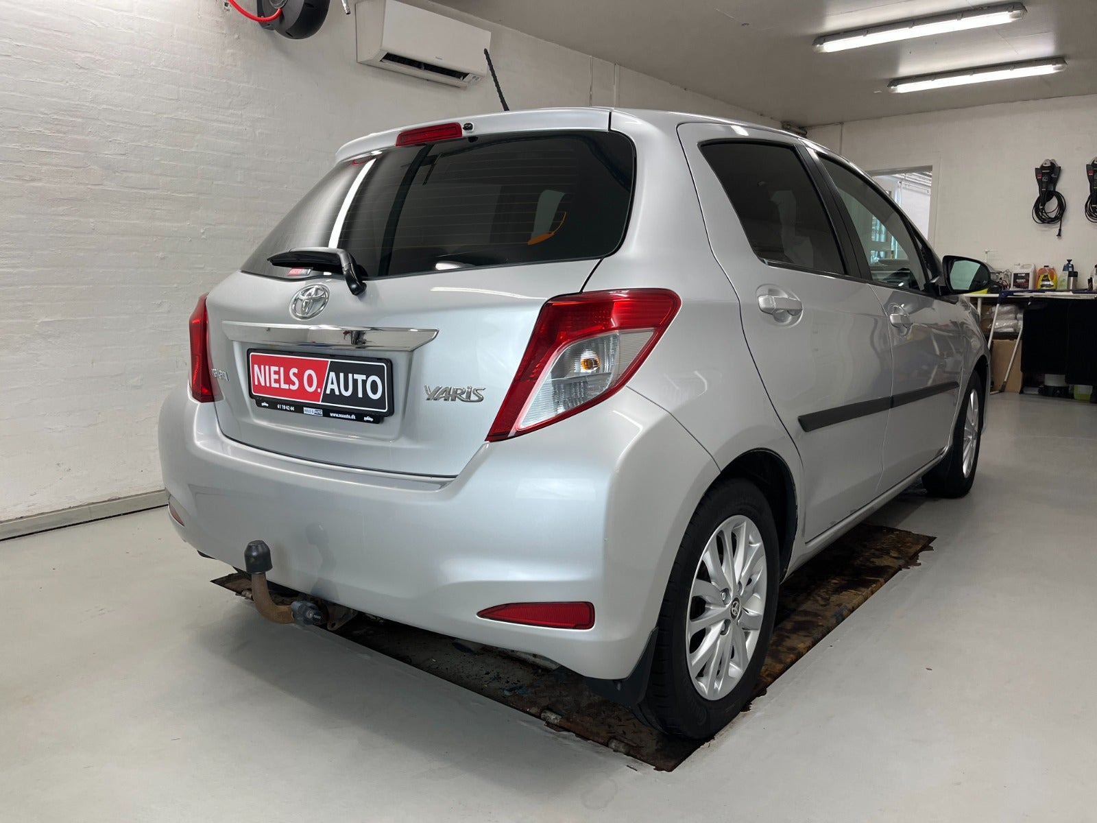 Sølv Toyota Yaris fra 2012