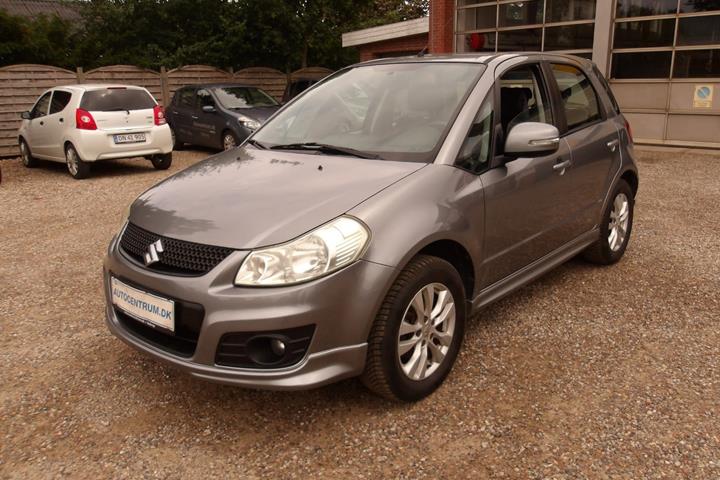 Grå Suzuki SX4 fra 2012