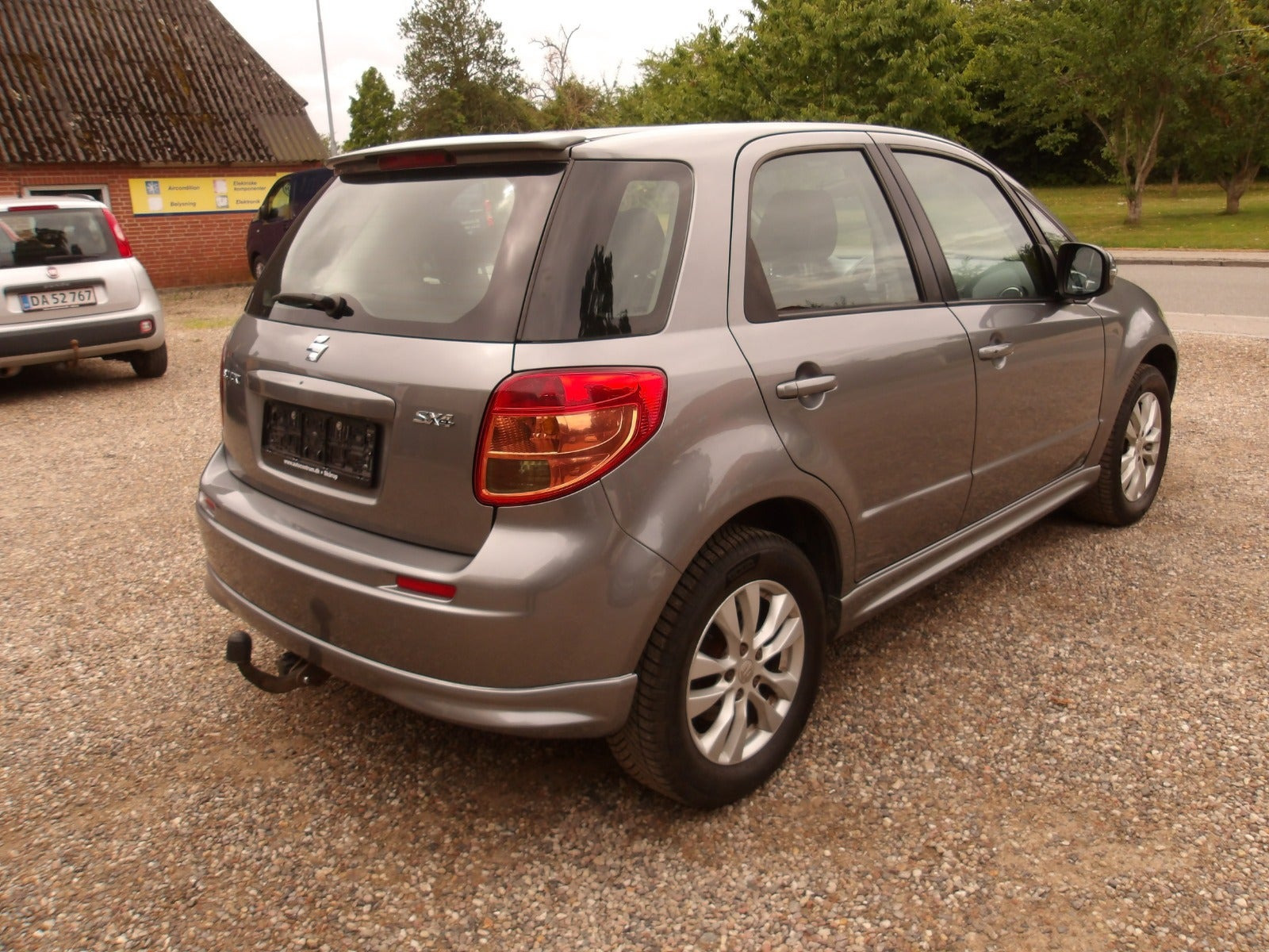 Grå Suzuki SX4 fra 2012
