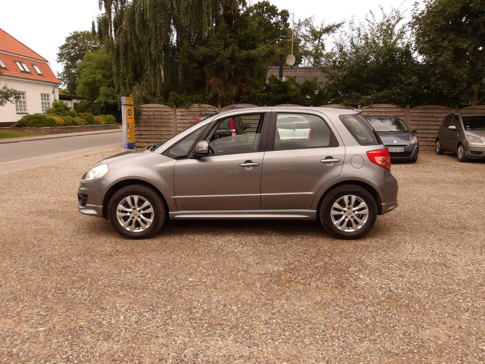 Grå Suzuki SX4 fra 2012