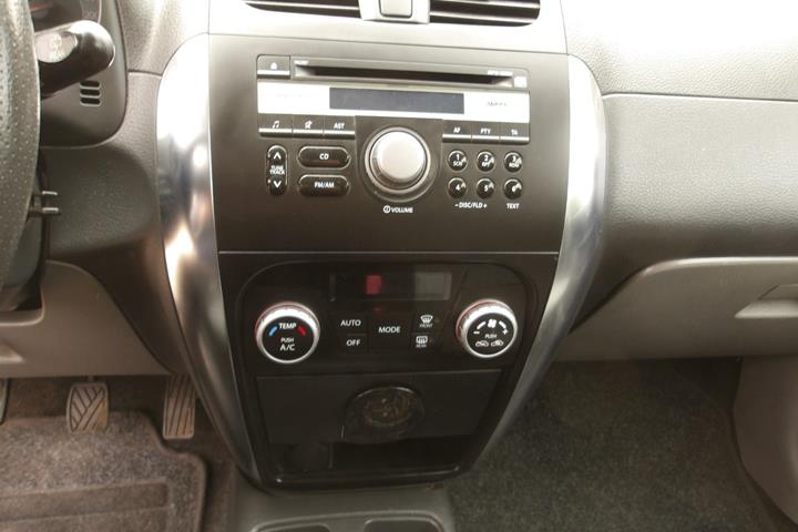 Grå Suzuki SX4 fra 2012