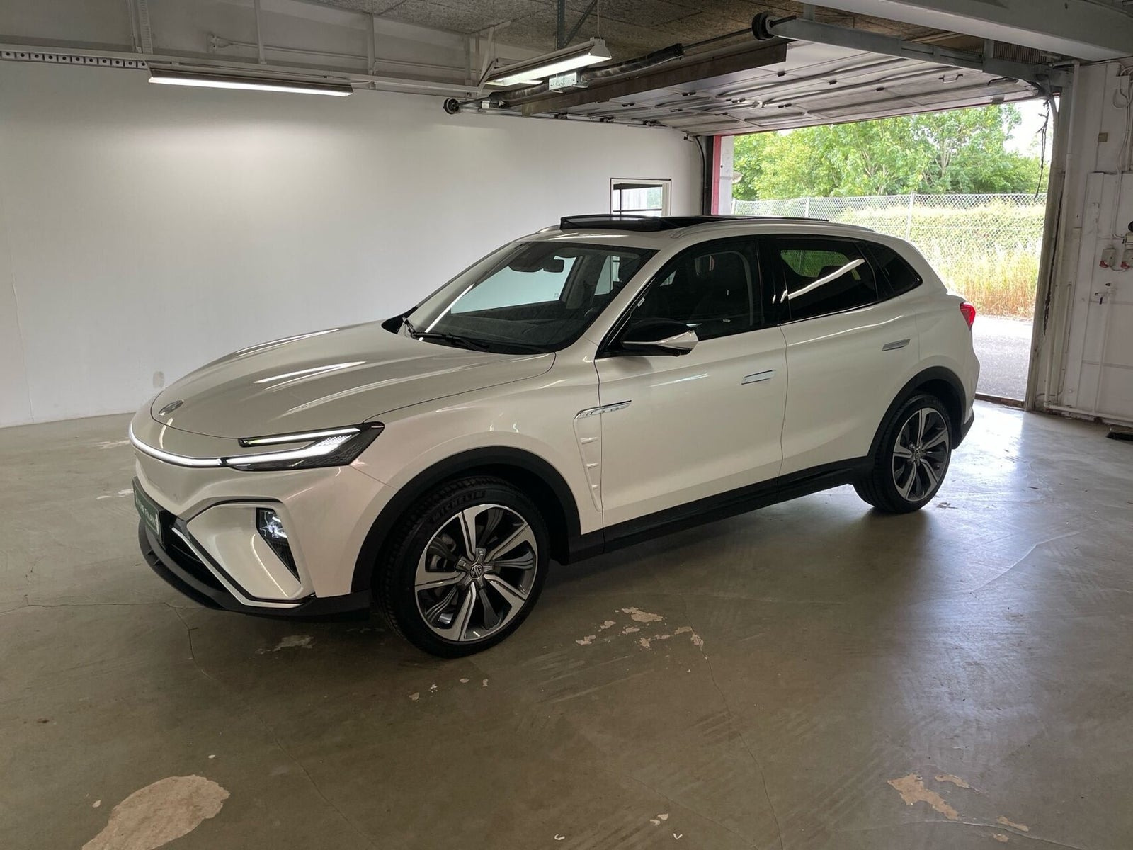 MG Marvel R Luxury