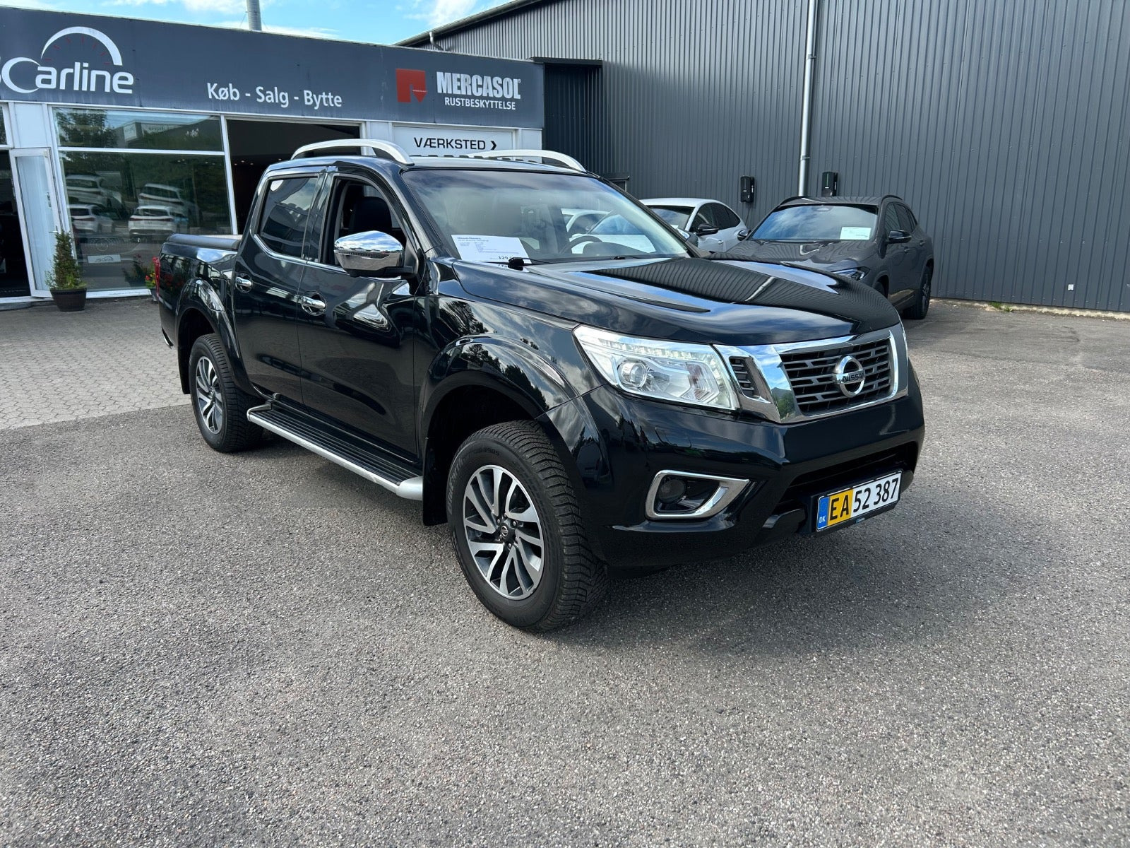 Sort Nissan Navara fra 2016