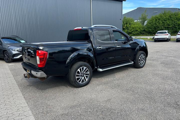Sort Nissan Navara fra 2016