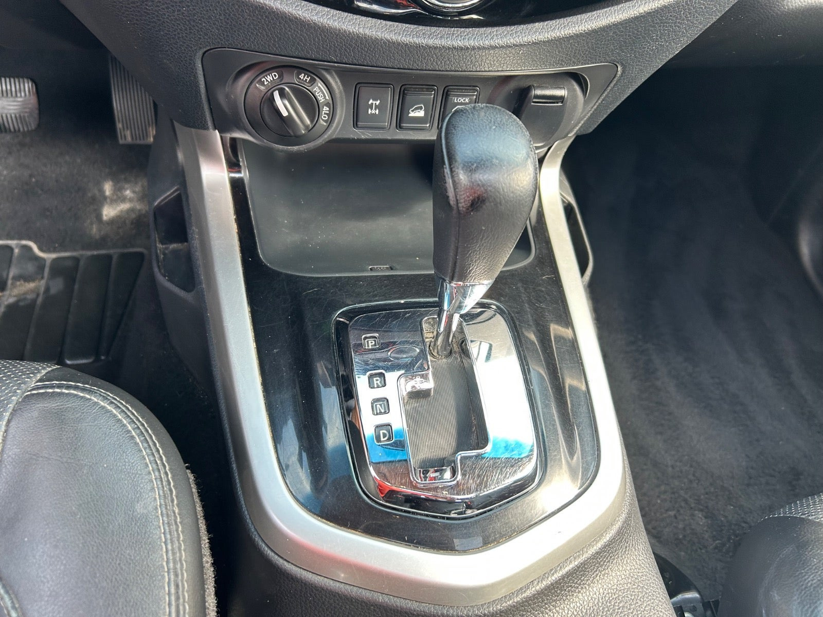 Sort Nissan Navara fra 2016