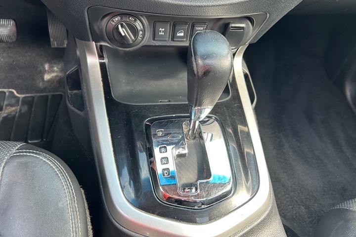 Sort Nissan Navara fra 2016