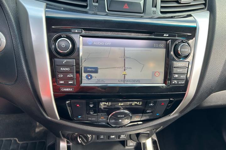 Sort Nissan Navara fra 2016