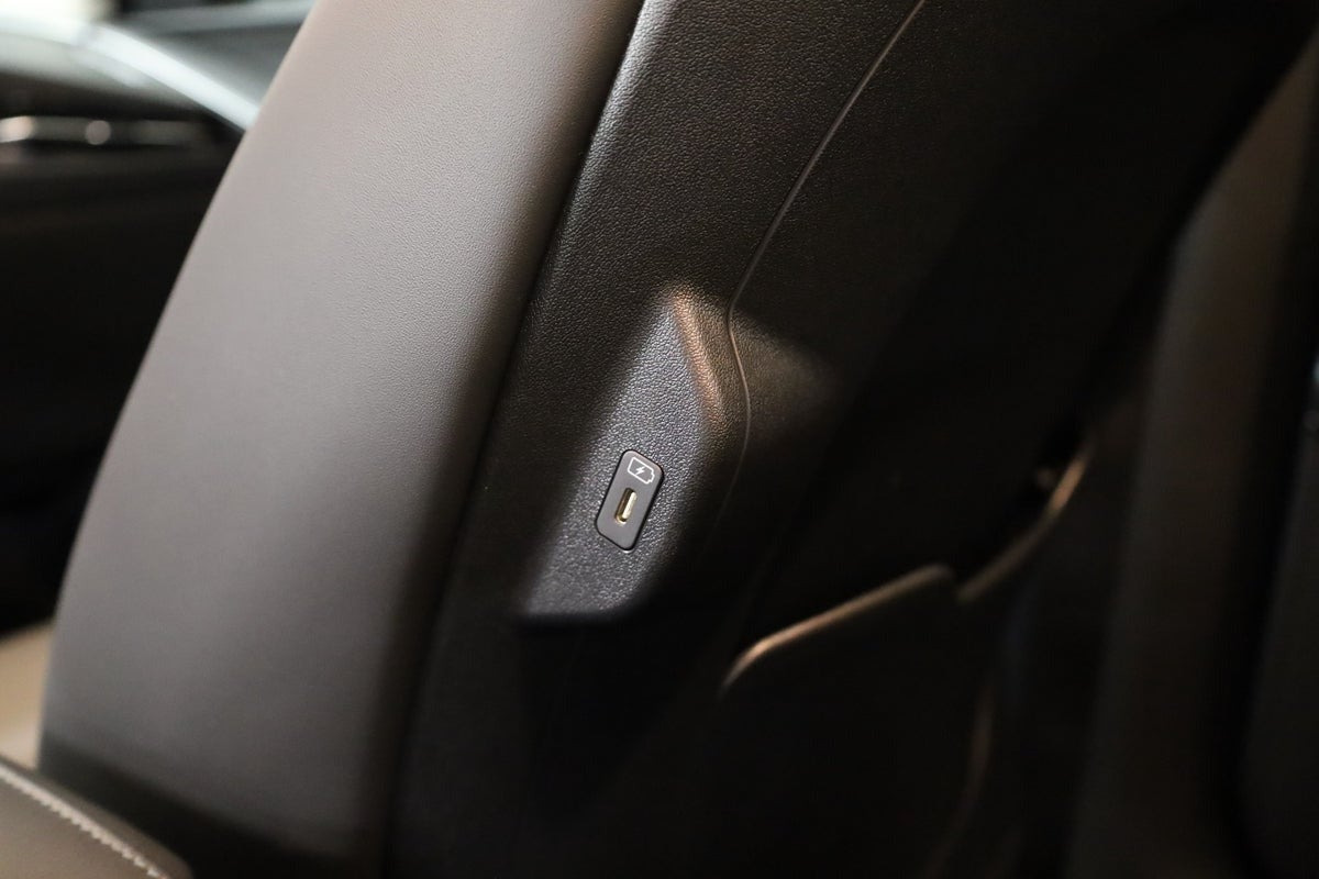 Grå Kia Niro fra 2025