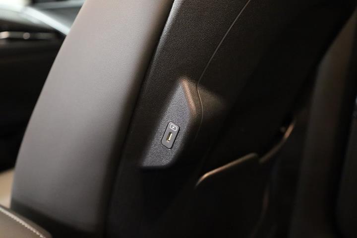 Grå Kia Niro fra 2025