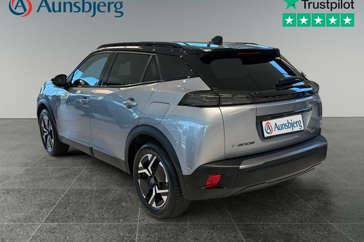 Grå Peugeot e-2008 fra 2025