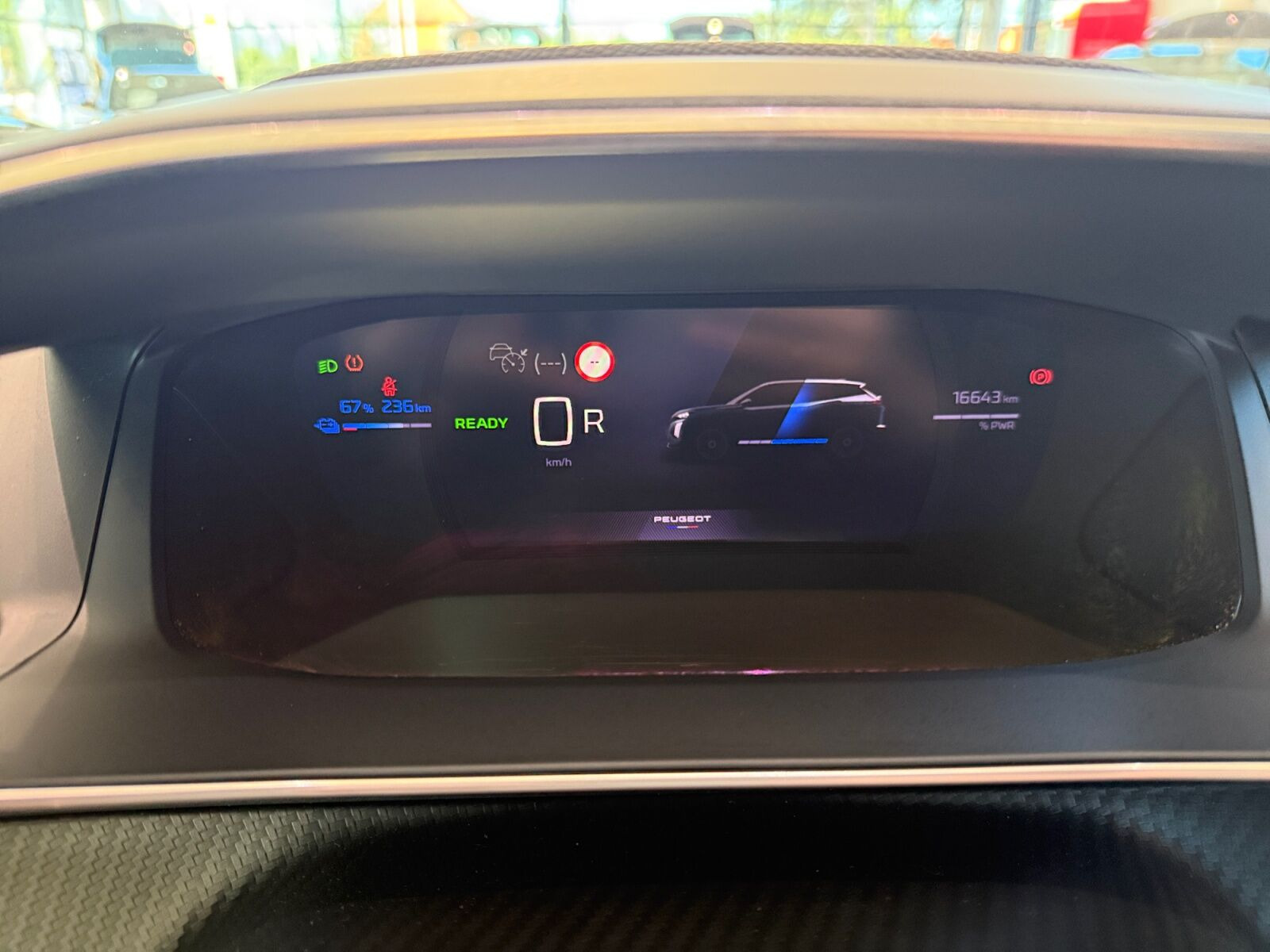 Grå Peugeot e-2008 fra 2025