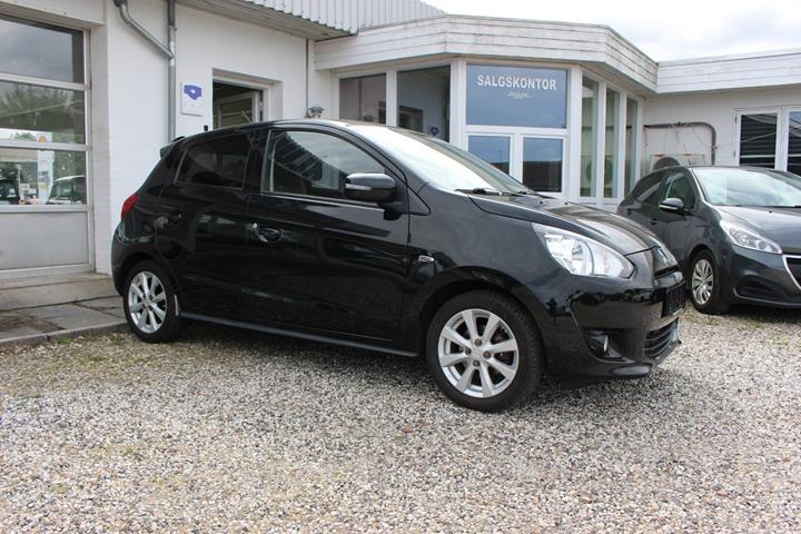 Sort Mitsubishi Space Star fra 2016