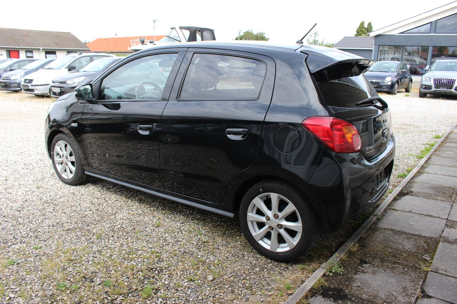 Sort Mitsubishi Space Star fra 2016