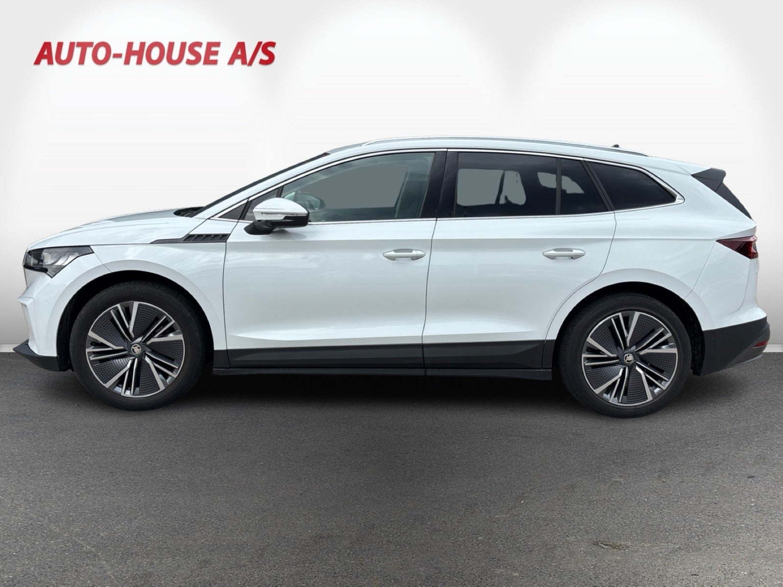 Hvid Skoda Enyaq fra 2023