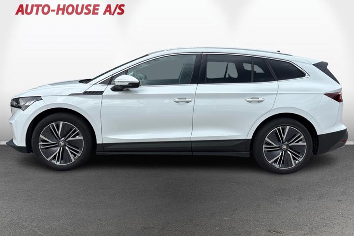 Hvid Skoda Enyaq fra 2023