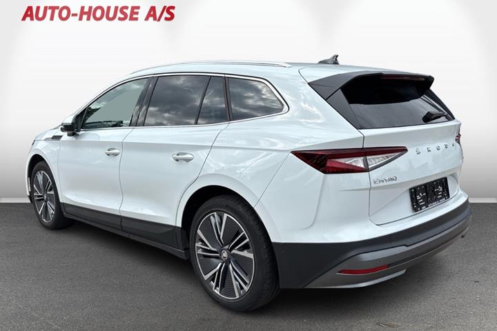 Hvid Skoda Enyaq fra 2023