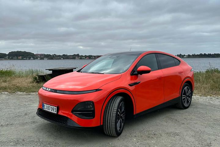 Orange Xpeng G6 fra 2025