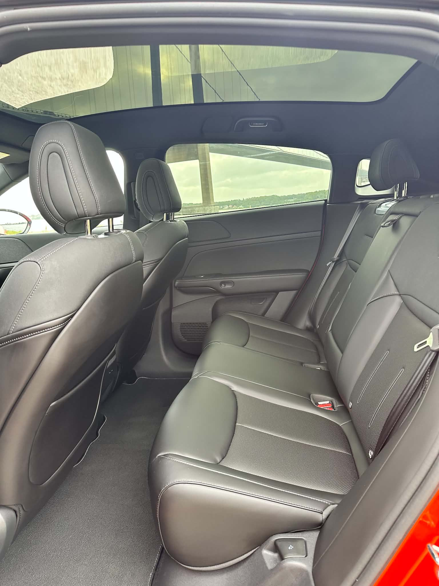 Orange Xpeng G6 fra 2025