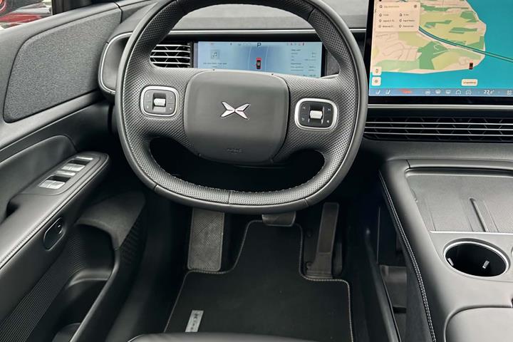 Orange Xpeng G6 fra 2025