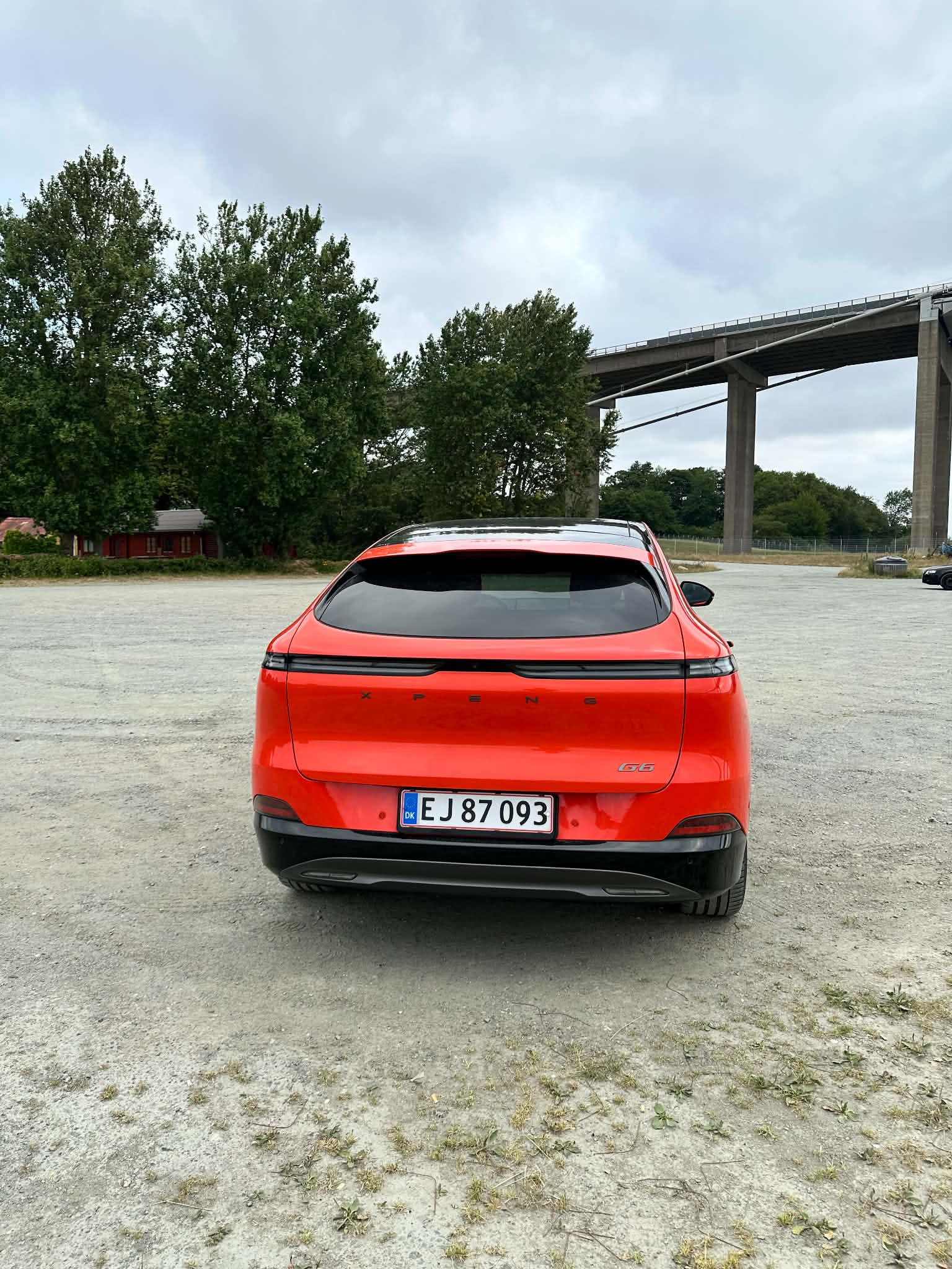 Orange Xpeng G6 fra 2025
