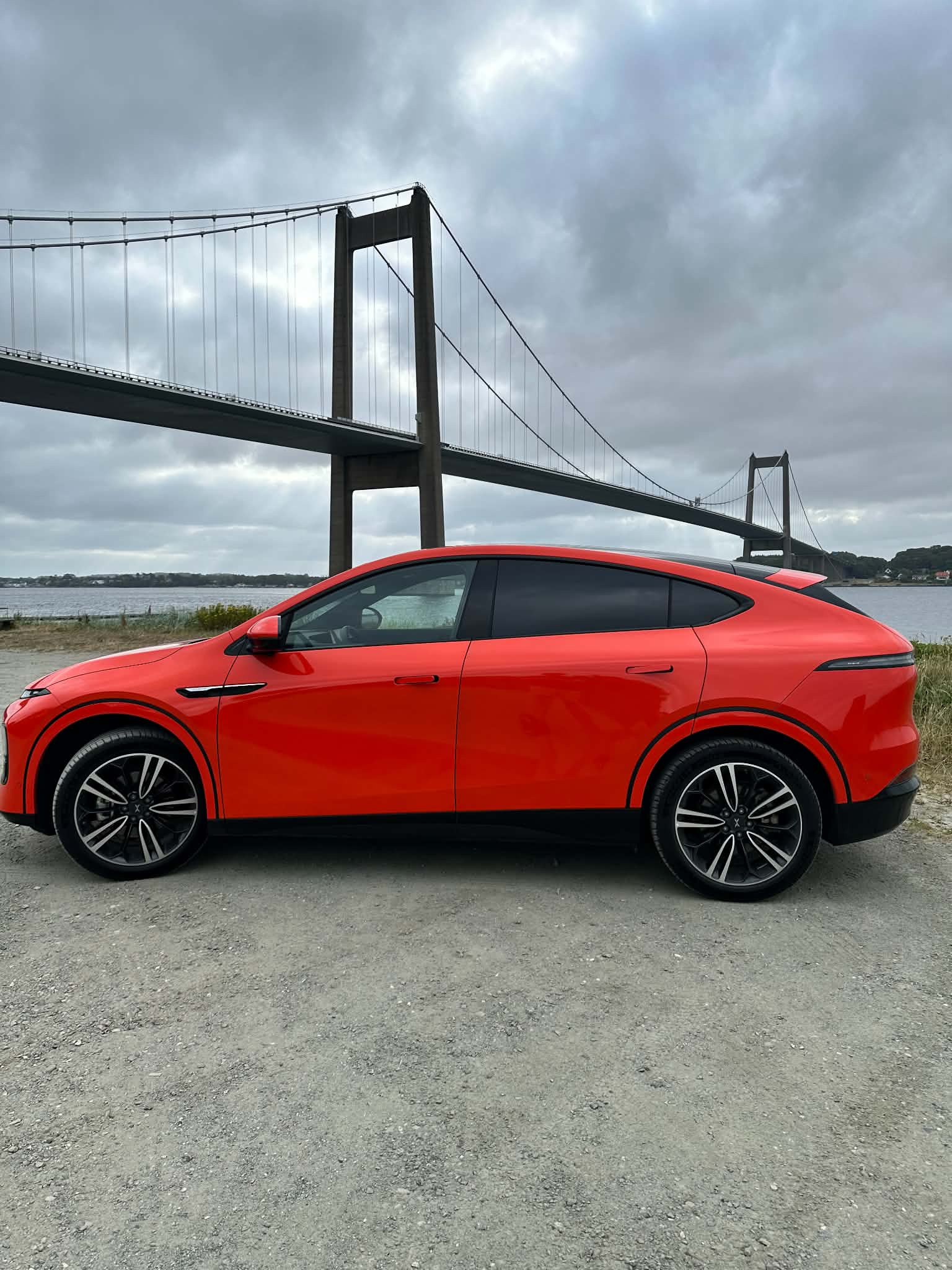 Orange Xpeng G6 fra 2025