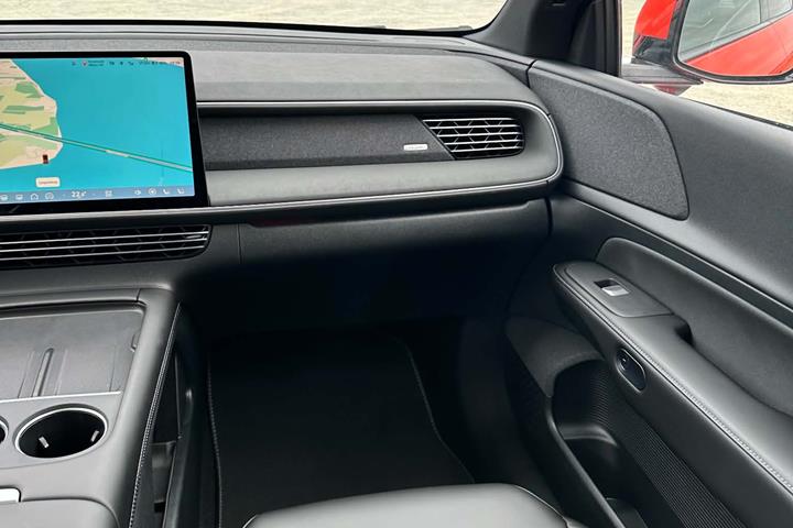 Orange Xpeng G6 fra 2025