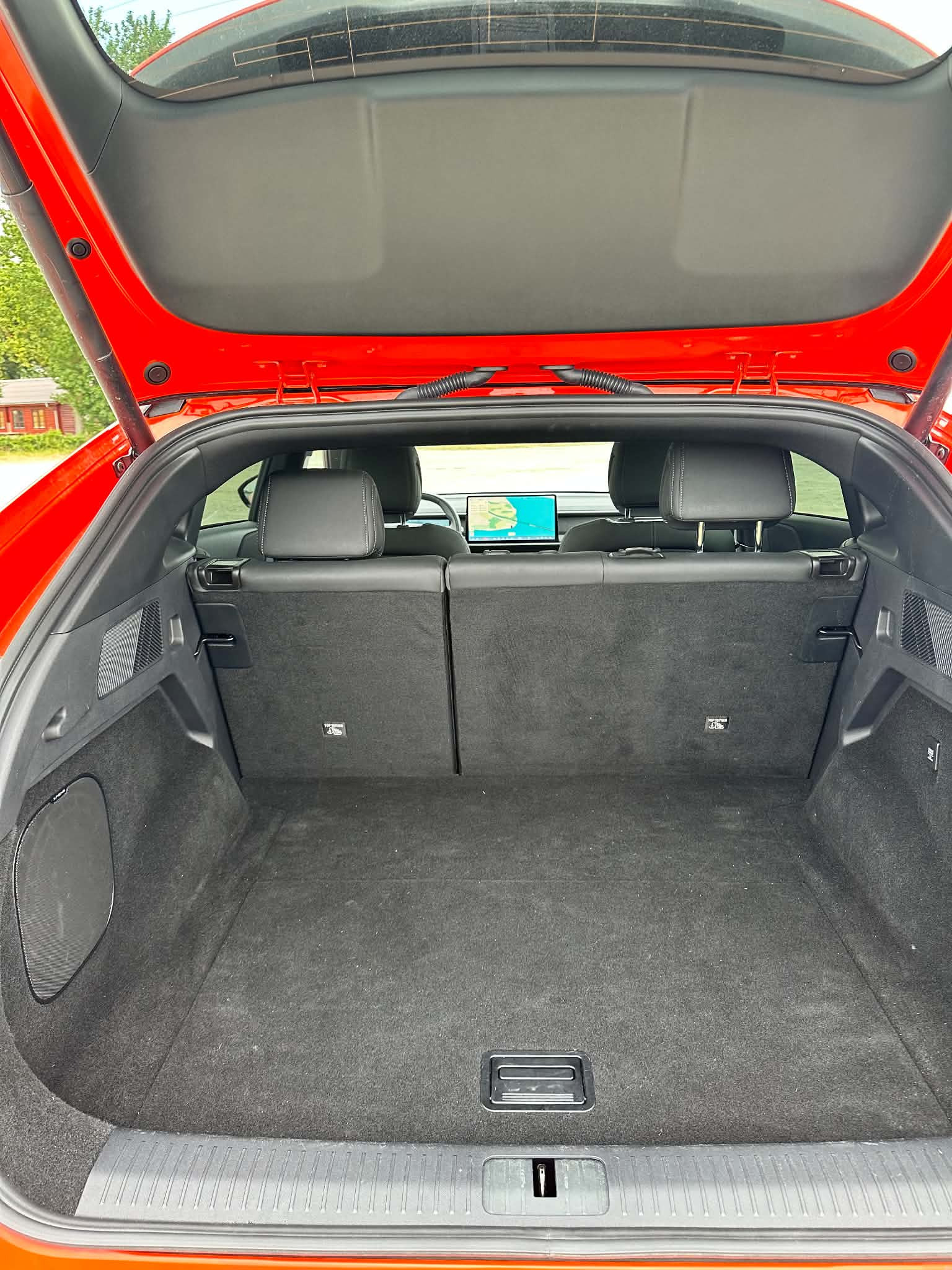 Orange Xpeng G6 fra 2025