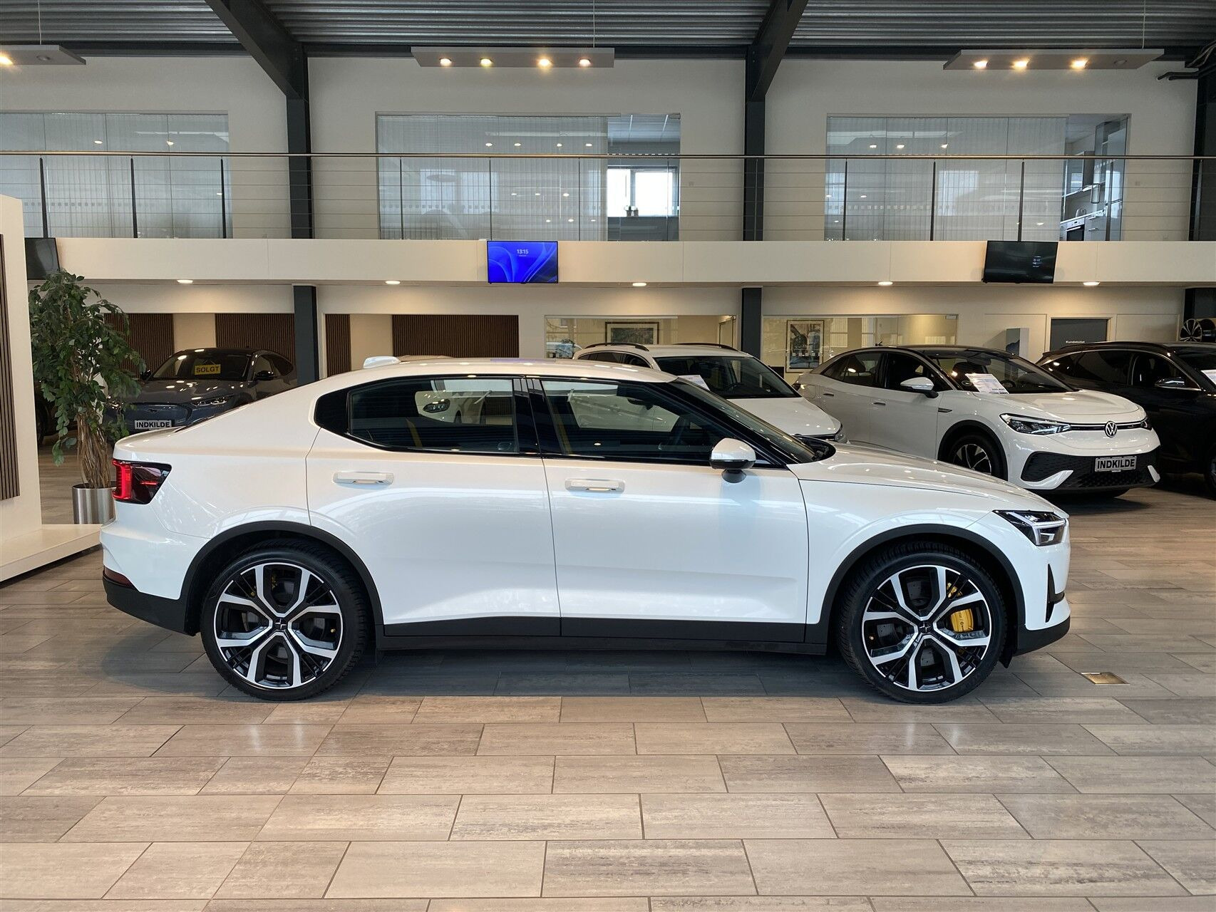 Hvid Polestar 2 fra 2023