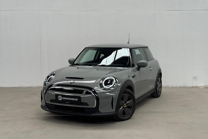 Grå Mini Cooper SE fra 2022 set udefra
