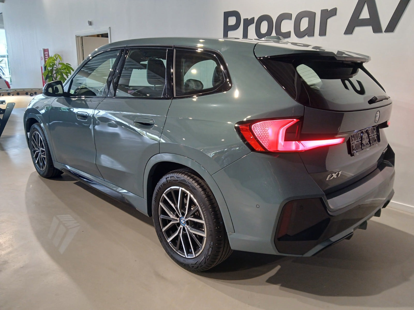 undefined BMW iX1 fra 2025