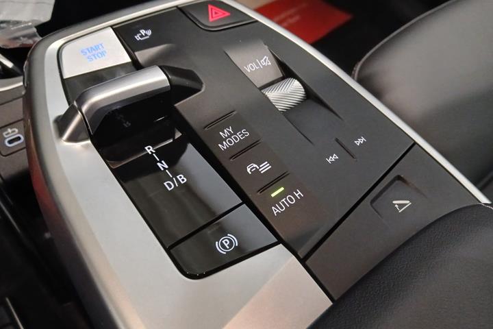undefined BMW iX1 fra 2025