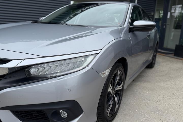 Sølv Honda Civic fra 2020
