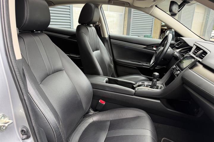 Sølv Honda Civic fra 2020