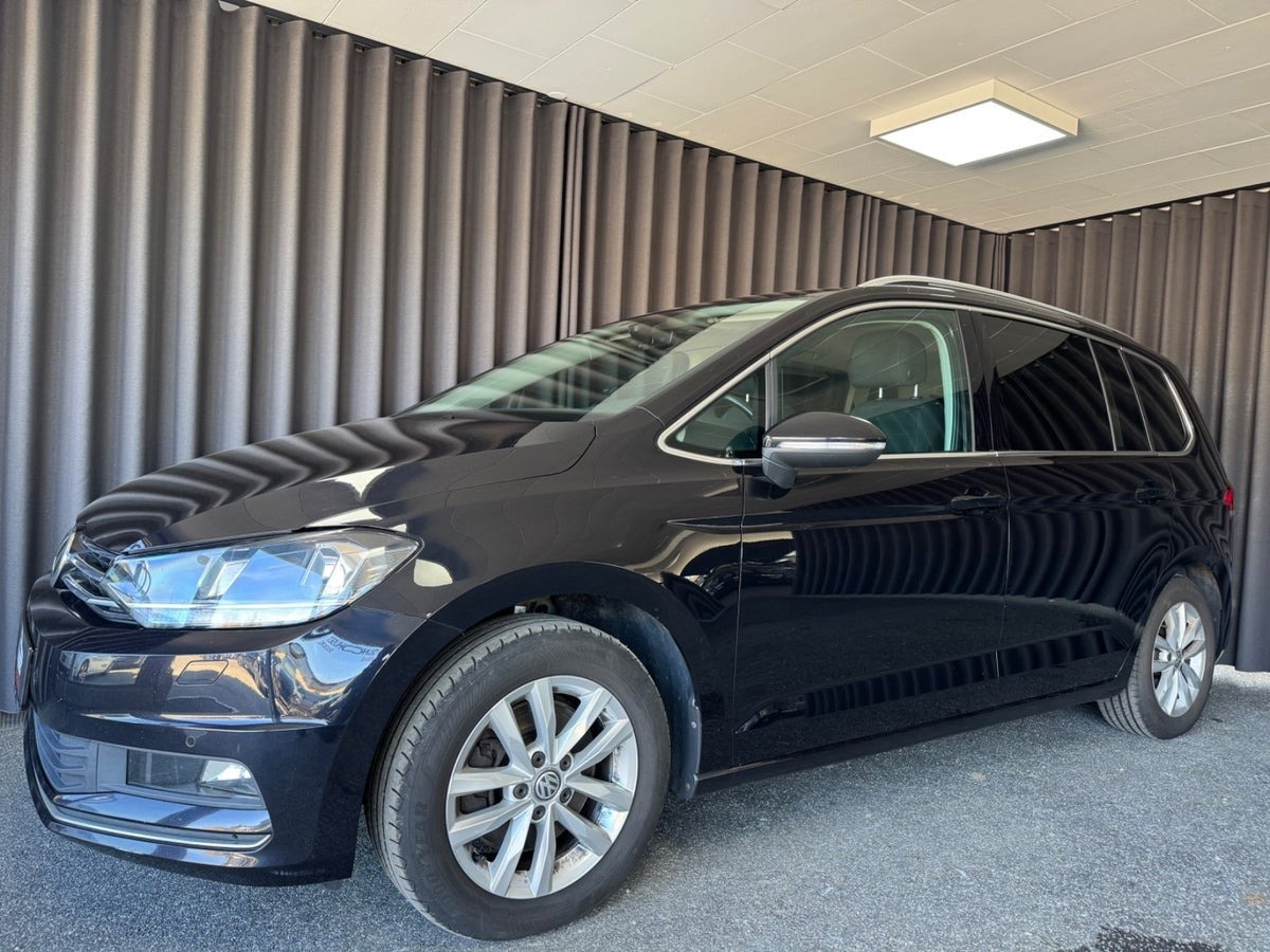 Sort VW Touran fra 2018