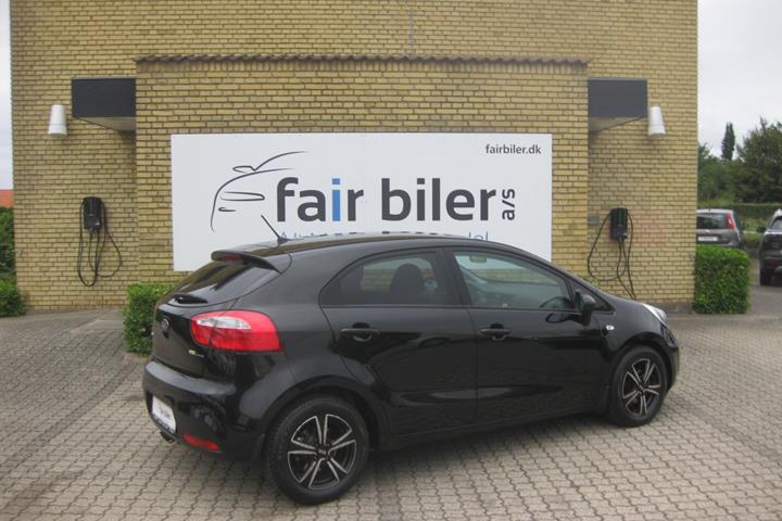 Sort Kia Rio fra 2014