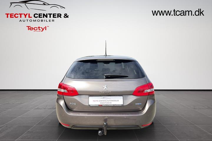 Brun Peugeot 308 fra 2016