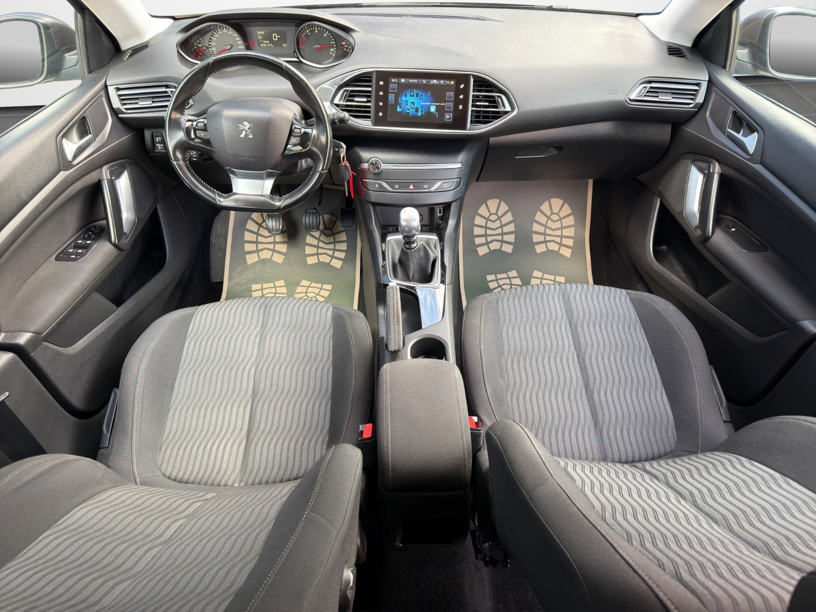 Brun Peugeot 308 fra 2016