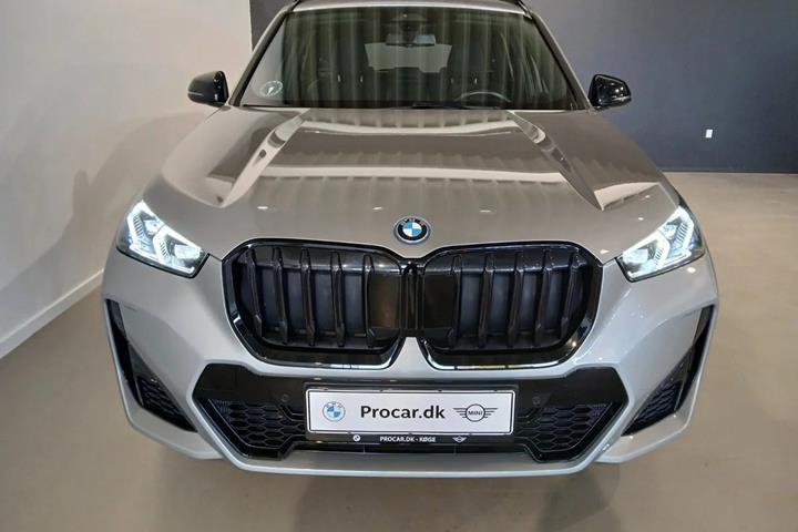 Grå BMW iX1 fra 2025