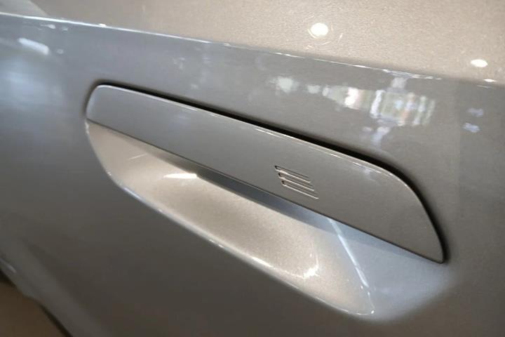 Grå BMW iX1 fra 2025