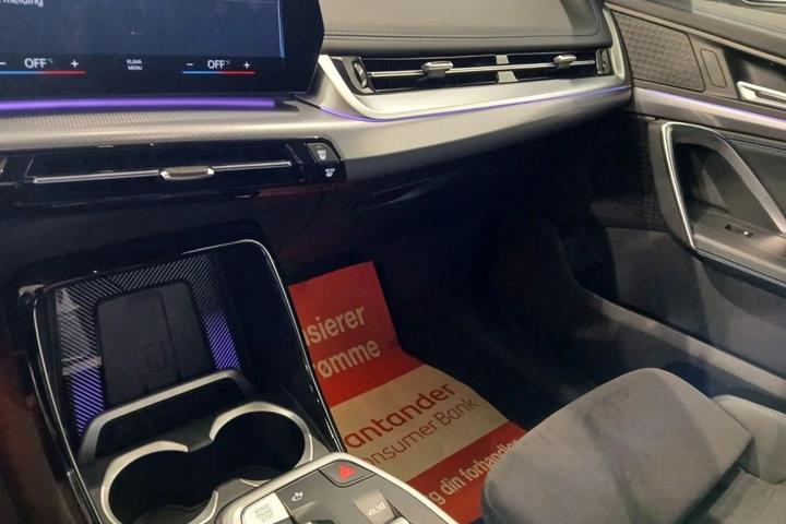 Grå BMW iX1 fra 2025