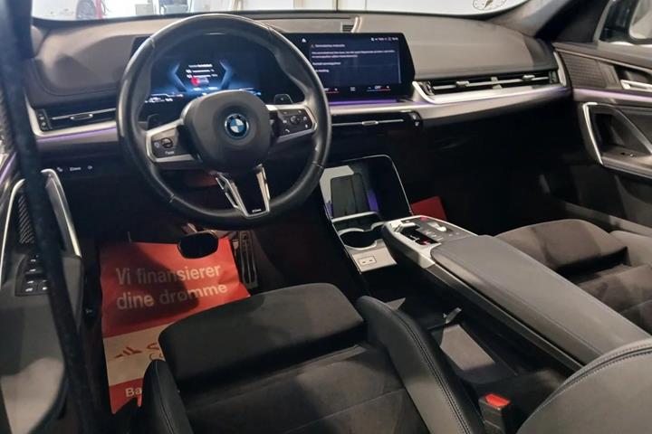 Grå BMW iX1 fra 2025