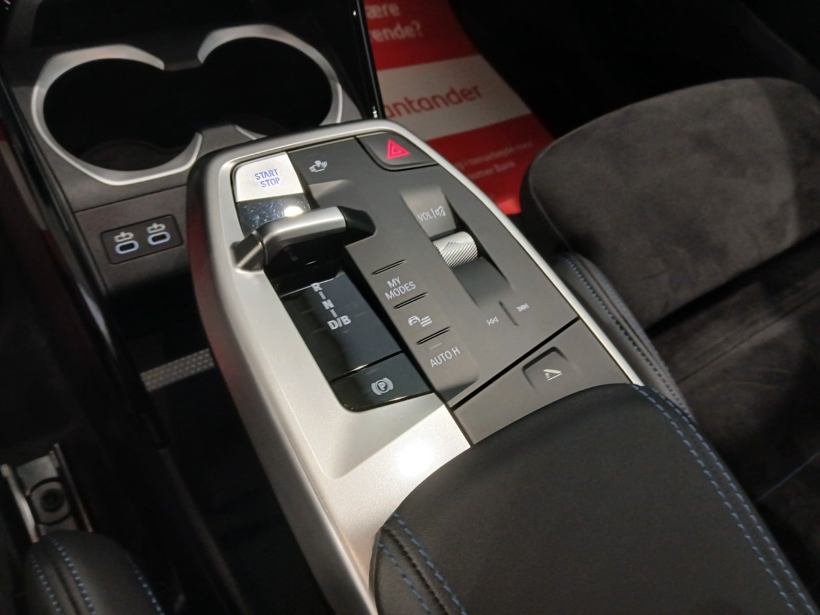 Blå BMW iX1 fra 2025