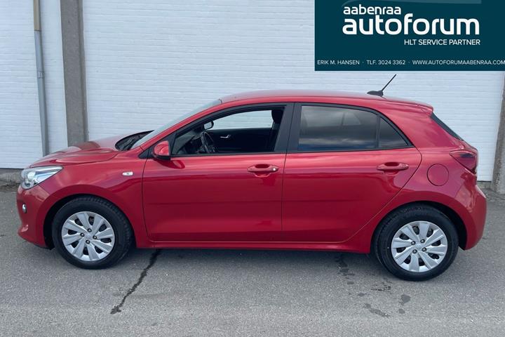 Rød Kia Rio fra 2019