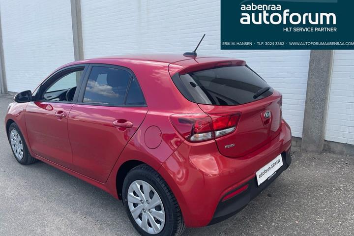 Rød Kia Rio fra 2019