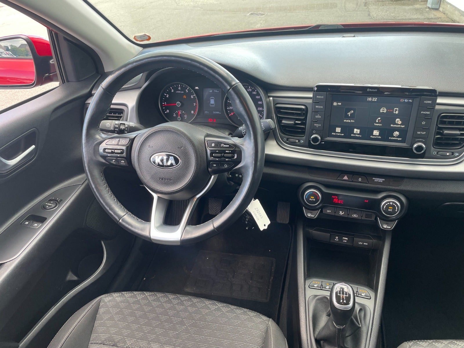 Rød Kia Rio fra 2019
