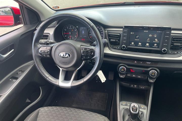 Rød Kia Rio fra 2019