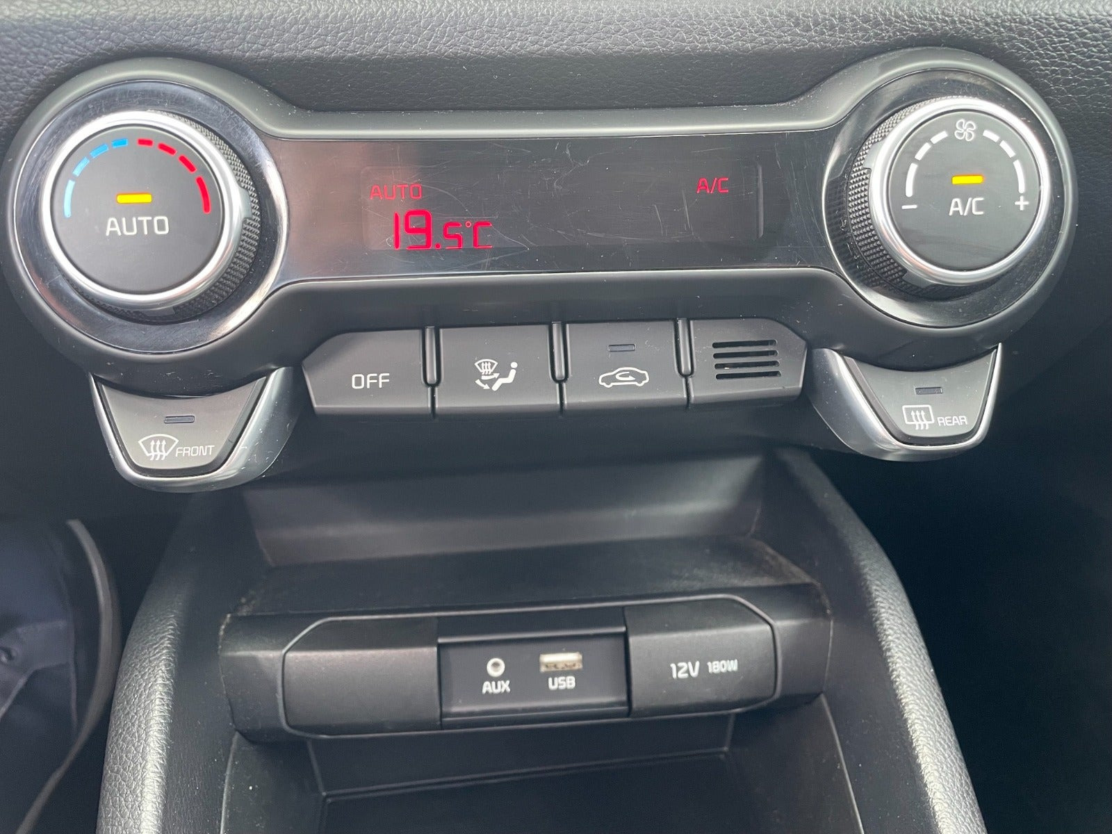 Rød Kia Rio fra 2019